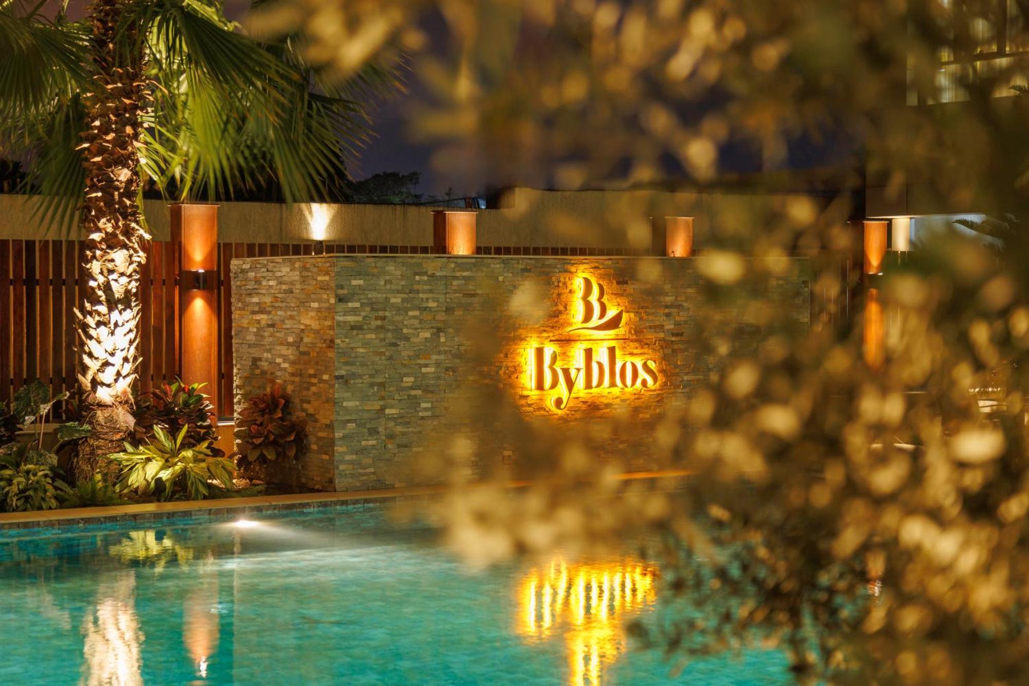 Byblos Hotel Abidjan Exterior photo